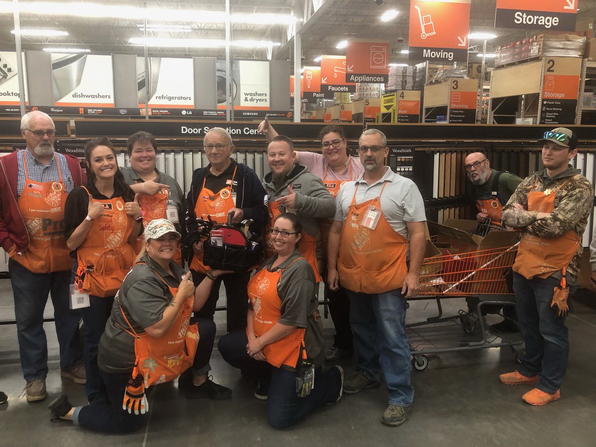 tutor_jed's tweet photo. Celebrating our ONE MILLION DOLLAR PASA Ron! This man is absolutely killing it. He sells a ton of my product in D21/22. What a guy! #unstoppable4422 https://t.co/BBq5cxYj4e