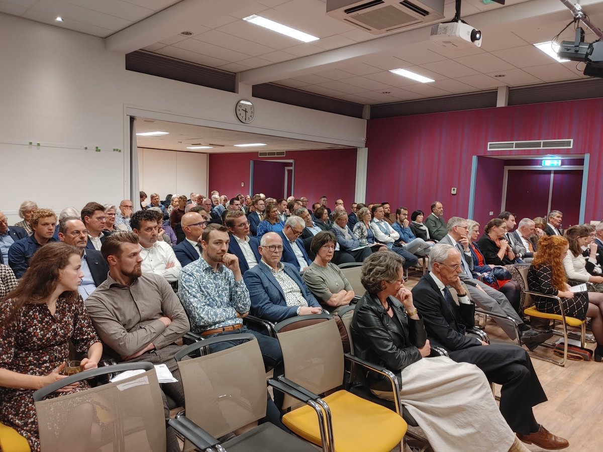 Afgelopen weekend hadden we een mooi congres. Fijn en goed om met elkaar na te denken over politieke actualiteiten. Waardevolle ontmoetingen! #SGP #samenwerking #congres #politiek