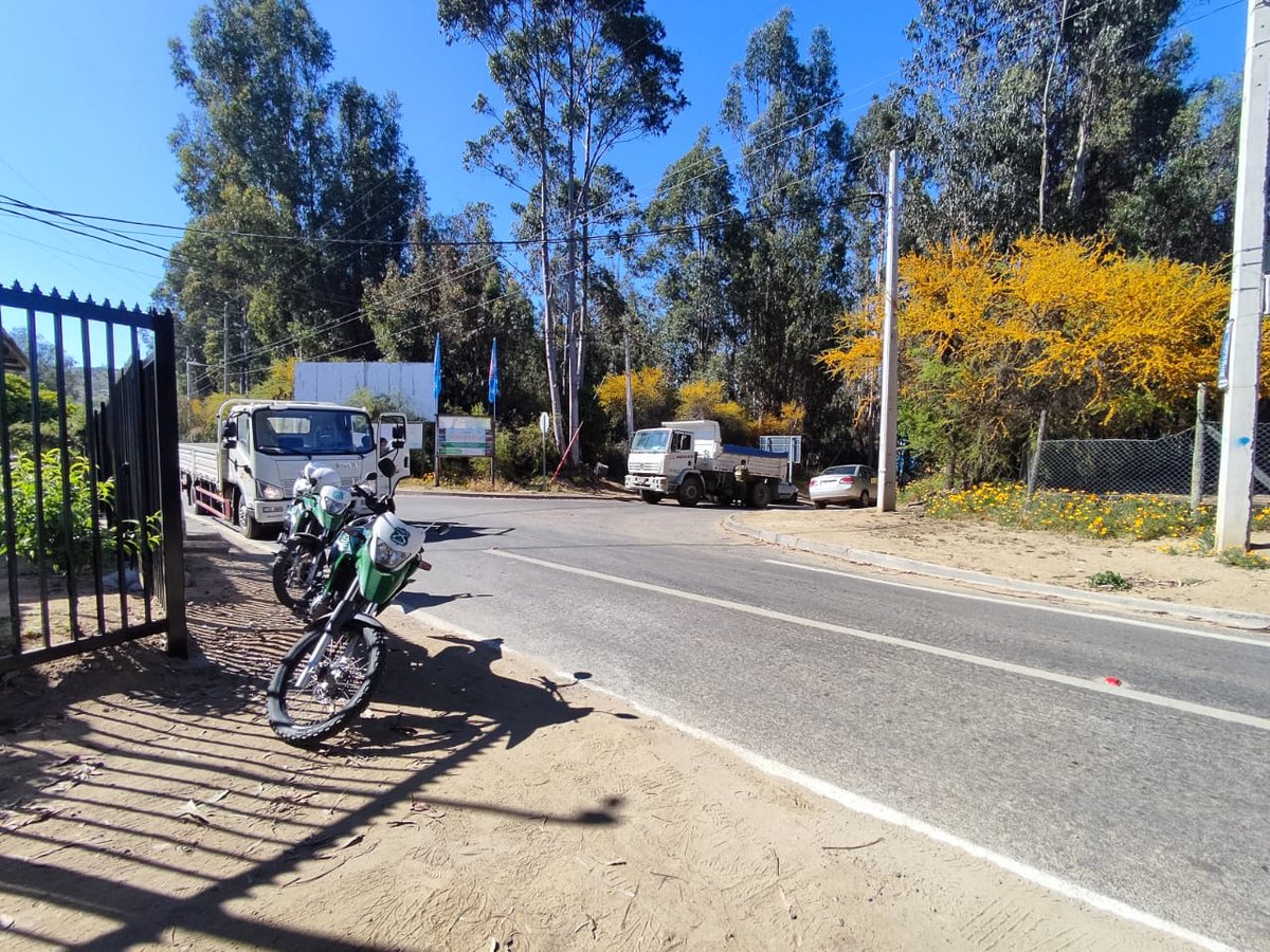 Carabineros de la Oficina MICC de la 2ª Comisaría #Quilpué realizan controles de velocidad y preventivos en el sector Los Perales con el objetivo de reforzar la seguridad y evitar accidentes viales.