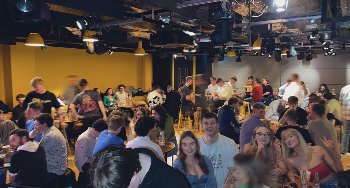 liamjfscott's tweet image. A great networking evening, welcoming in 30 new #TechApprentices to PwC and QUB!