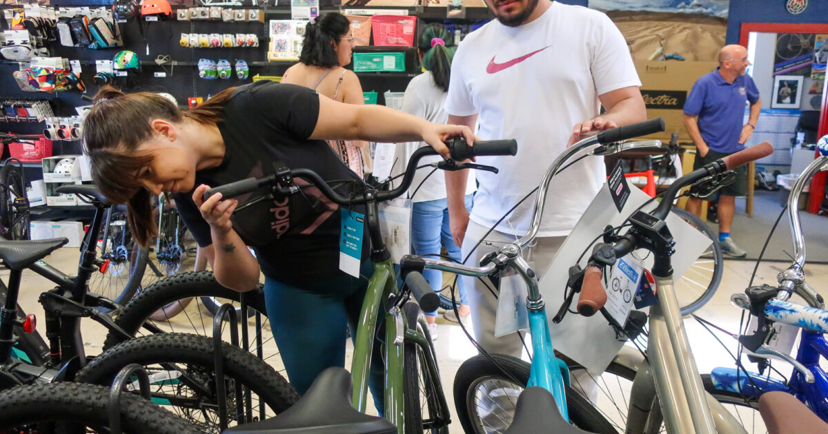mmdenverRE's tweet photo. E-bikes will be allowed on RTD transit starting Nov. 15 https://t.co/iumqVHzXln https://t.co/OPHwcOpmLa