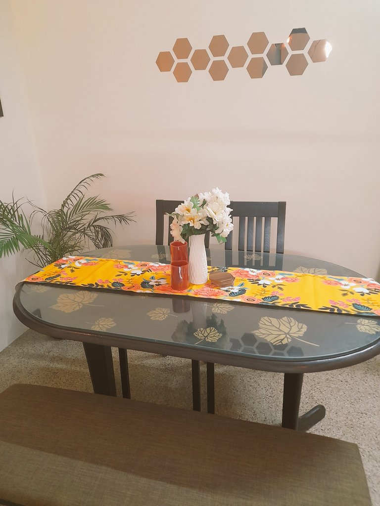 who_JSS's tweet photo. Almost a year, but like new and this dining space gets everyone's attention ๐๐
Journey of our dining table ๐ค๐
#interiorstyling
#restorationart
#decor
#homedecorideas
#becreative https://t.co/nbCLL2zcdM