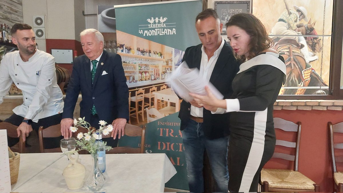 Presentación "Córdoba en tu copa", nueva carta de vinos de <a href="/T_LaMontillana/">Taberna La Montillana</a>, resultado del trabajo del equipo y ahora con Mara De Miguel <a href="/Maritasumiller/">by_MaradeMiguel</a>, mejor Sumiller de Andalucía 2022
Selección de casi 70 referencias, muchas para tomar por copa.
Con el presidente de <a href="/vinosdomm/">Consejo Regulador DOP Montilla-Moriles</a>.