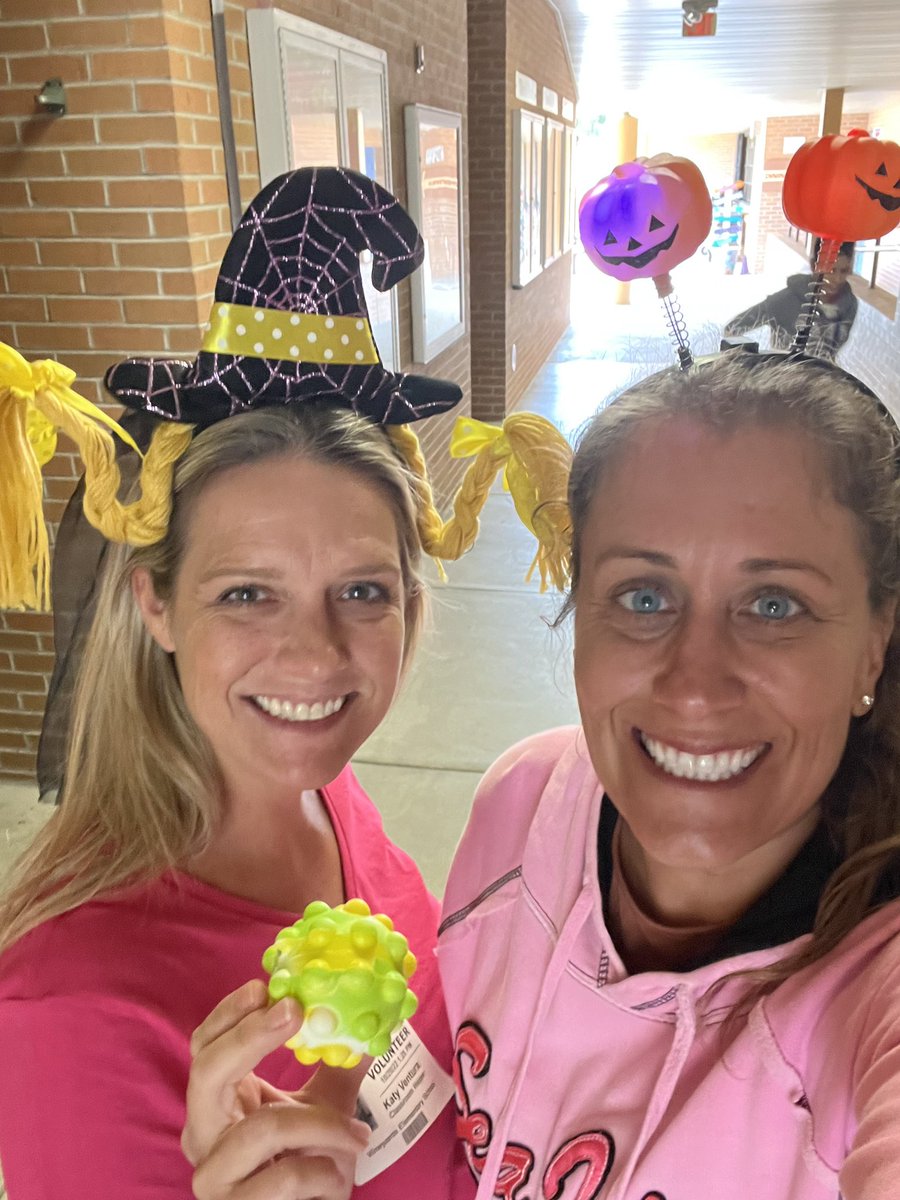 Our pretty in pink volunteers delivering fundraiser rewards 💜💛 #pinkoutday #fallfundraiser #vioersrock