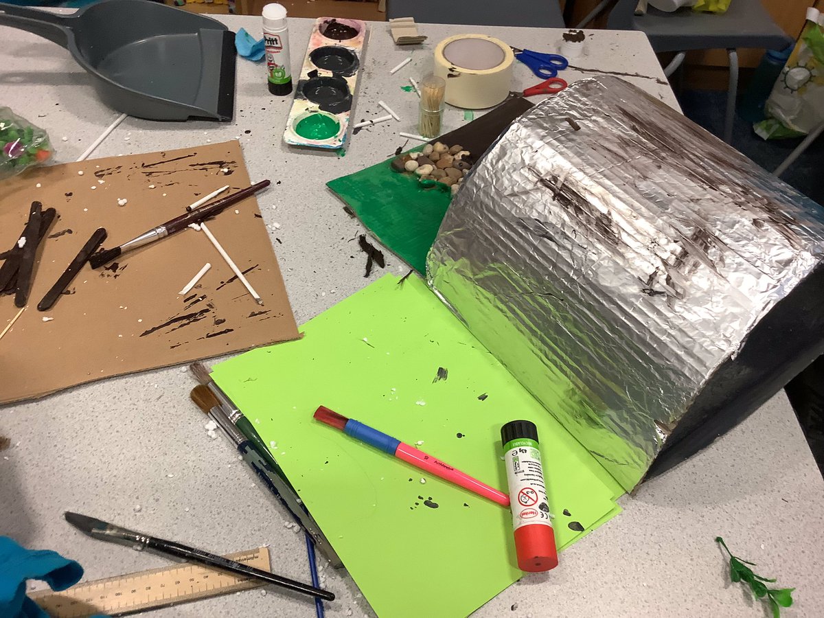 gfprimarycov's tweet photo. Fantastic teamwork shown by 6D today while making their model Anderson shelters. #inittogether #gfdt #gfhistory https://t.co/obGmUN3tQH