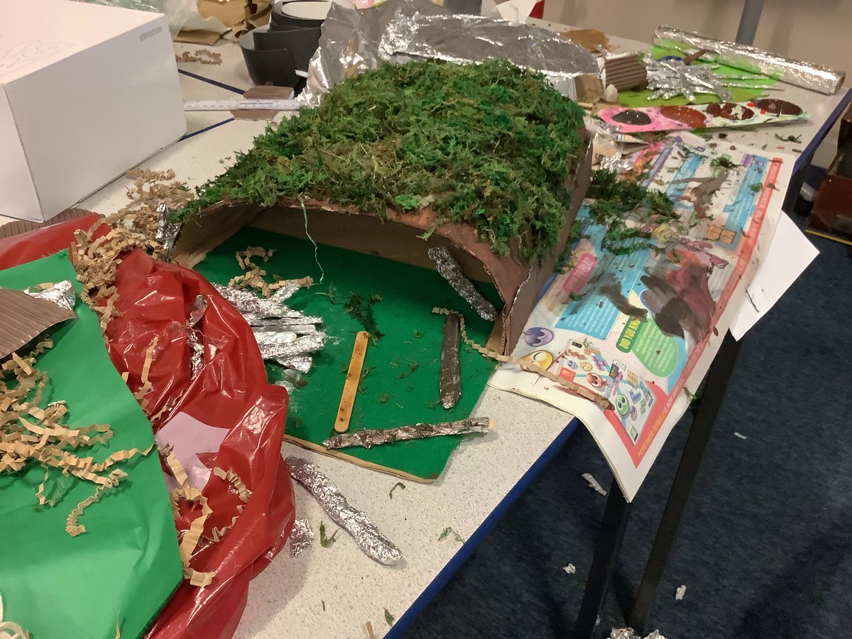 gfprimarycov's tweet photo. Fantastic teamwork shown by 6D today while making their model Anderson shelters. #inittogether #gfdt #gfhistory https://t.co/obGmUN3tQH