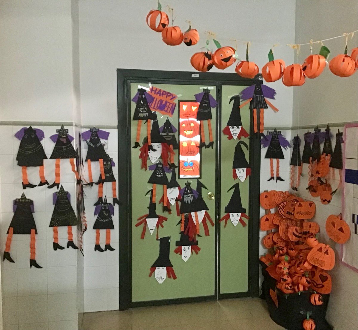 anne_mcmorrow's tweet photo. HALLOWEEN is on the way…….🎃🎃🎃🎃 @ColegioMirabal #Mirabalart #MirabalEnglish https://t.co/FBuBe6Mtlk