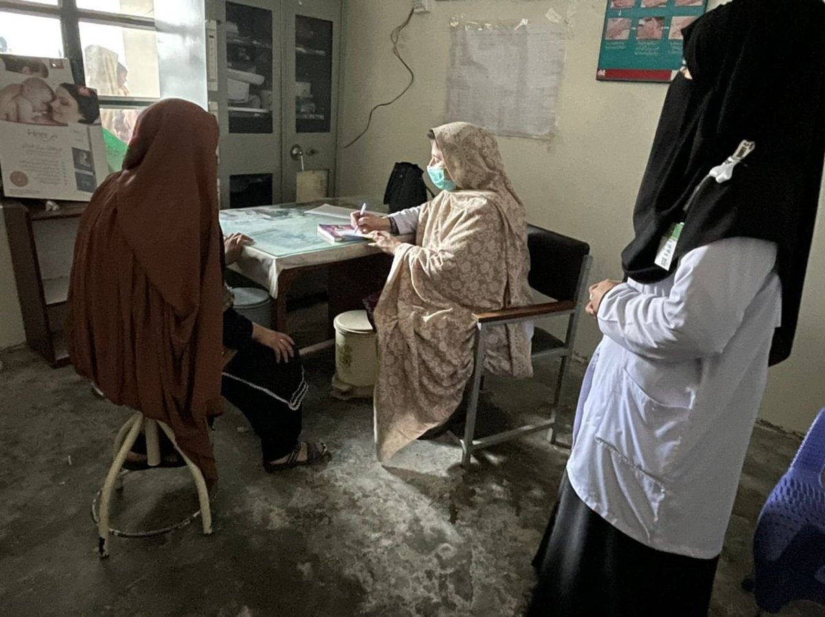 factcheckkpgovt's tweet photo. 1/
22 male & female doctors that included Neuro, Gynae, Peads, Gastro, Medical & Skin specialists treated patients. Civil & military medics also joined the camp.
#FloodsInPakistan
#PakArmyReliefEfforts https://t.co/vAMJ8mUkPP