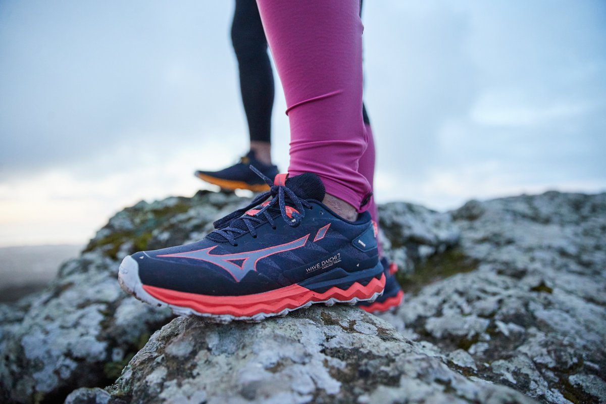 mizunoiberia's tweet photo. Desata tu espíritu aventurero con la Wave Daichi 7 ⛰🏃
Más estable y amortiguada que nunca, es capaz de adaptarse a cualquier terreno gracias a la tracción y al agarre que garantiza su suela Michelin 🔝
#Mizuno #TrailRunning #MizunoTrailRunning #WaveDaichi7 https://t.co/x9PGXvD0pb