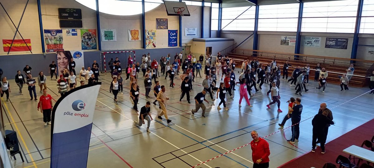 Opération Stade vers l’Emploi initiée par Philippe Lamblin, Président de la Ligue D’athlétisme des Hauts-de-France et pôle emploi faisait étape à Méru.Merci à la ville et au club local.Merci aux partenaires qui permettent la bonne tenue de l’opération .