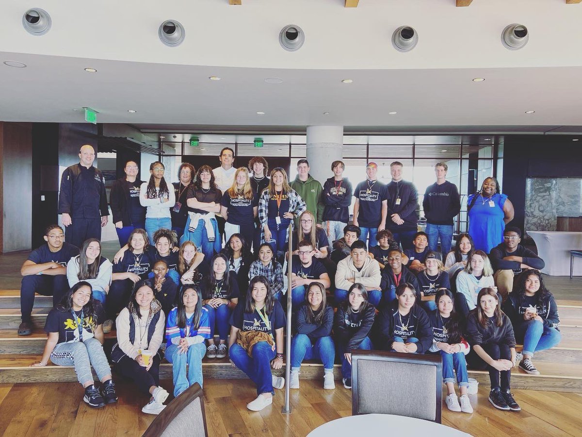 FMMSHS's tweet photo. Our Culinary Arts Academy visited @streamsong Resort today to get a “behind the scenes” look at this beautiful resort and its restaurants! 🍽️ @FMMSHS_CTE https://t.co/TAjwCTw5lR