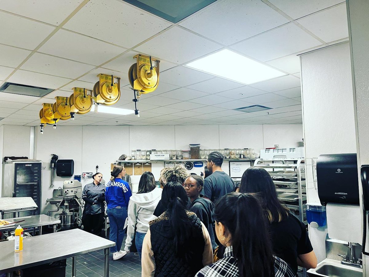 FMMSHS's tweet photo. Our Culinary Arts Academy visited @streamsong Resort today to get a “behind the scenes” look at this beautiful resort and its restaurants! 🍽️ @FMMSHS_CTE https://t.co/TAjwCTw5lR