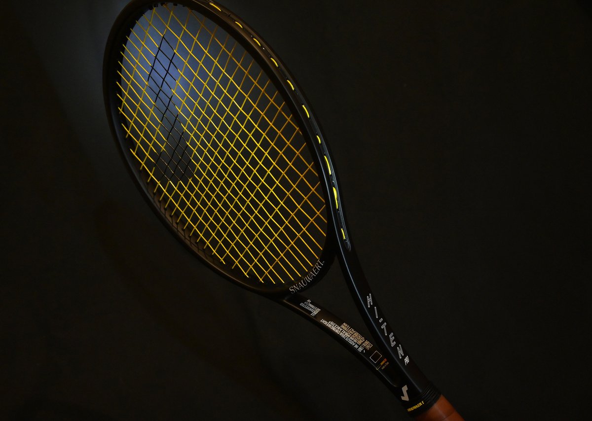 🎾10月21日解禁🎾
🇯🇵日本限定300本、🇧🇪スノワートのこだわりが詰まった黒塗りラケット「Hi-Ten pro 98 Japan Limited」の全貌公開！
▼▼▼▼▼▼
youtube.com/watch?v=4clU2S…

#テニス #テニスラケット #スノワート #snauwaert #Tennis #テニス365