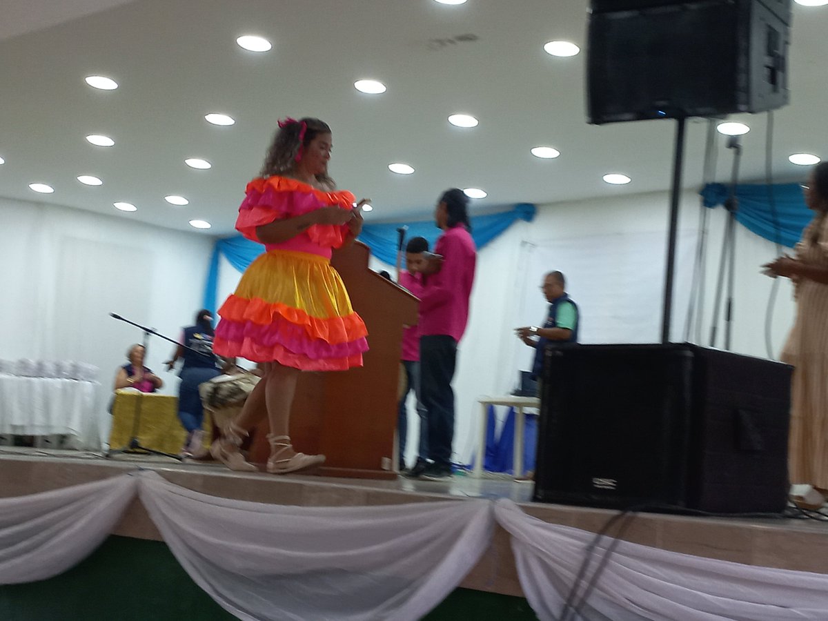 blisneida tweet media