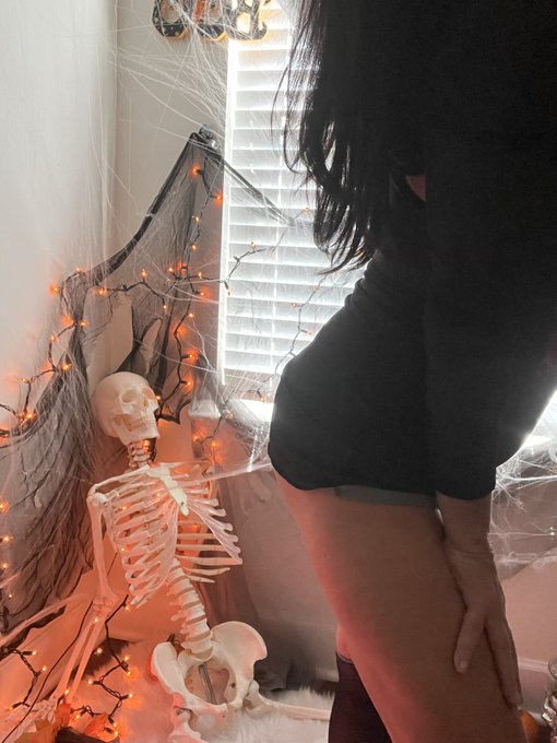 Do you guys think he is looking at my ass?? #halloweeniscoming #milfhalloween #sexy #naughtyskeleton<a href="/tag/halloweeniscoming"class="tags">#halloweeniscoming</a><a href="/tag/sexy"class="tags"><span>#sexy</span></a><a href="/tag/skeleton"class="tags"><span>#skeleton</span></a><a href="/tag/mommysass"class="tags"><span>#mommysass</span></a><a href="/tag/milfhalloween"class="tags"><span>#milfhalloween</span></a><a href="/tag/na"class="tags"><span>#na</span></a>