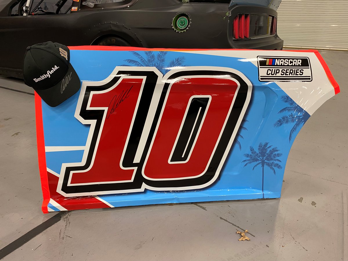 We're gearing up to cheer on the No. 10 <a href="/SmithfieldBrand/">Smithfield Brand</a> ride tonight on eNASCAR.com/LIVE! 

Follow <a href="/SHR_eSports/">Stewart-Haas Esports</a>, retweet this tweet and watch tonight for your chance to win an <a href="/Aric_Almirola/">Aric Almirola</a> signed hat and car piece. 

Winner to be chosen at 12p ET on Wednesday.