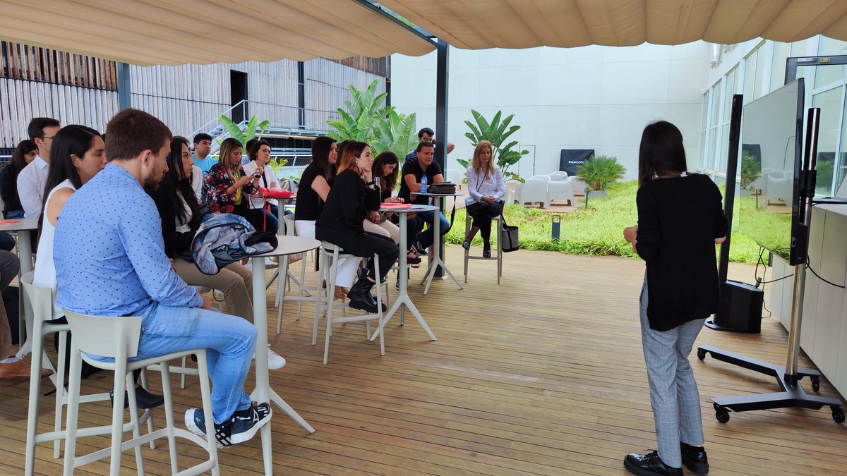 CarrerasIJC's tweet photo. Hoy, con motivo del #MBADay, hemos recibido la visita de los estudiantes del master Full Time MBA de @bsm_upf para que conozcan nuestra visión estratégica, metodologías de innovación y cómo es la gestión de un centro de investigación.
¡Gracias por acompañarnos!👏 https://t.co/GVAPEfeAC2