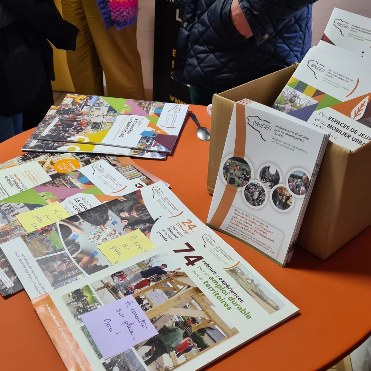 BRUDED_'s tweet photo. BRUDED a participé ce matin à la table ronde "Soutenir des projets citoyens" aux côtés du cofondateur de @Bretagne_TL, Isabelle Joucan (maire de #Guipel et coprésidente de BRUDED) et Jean-François Pilard (maire de #Pancé). Une vingtaine de communes adhérentes étaient présentes ! https://t.co/dtOOf2jny2