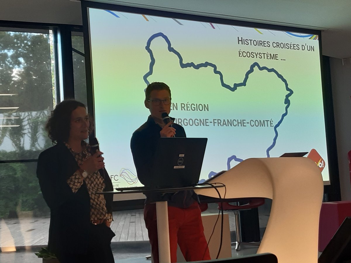 SandraVillain's tweet photo. @bravo_bfc et @rlhote_ comment reconnaître l'engagement dans la durée ? Retour sur la création d'un collectif. #openepic #openbadges https://t.co/J52gso0eOe