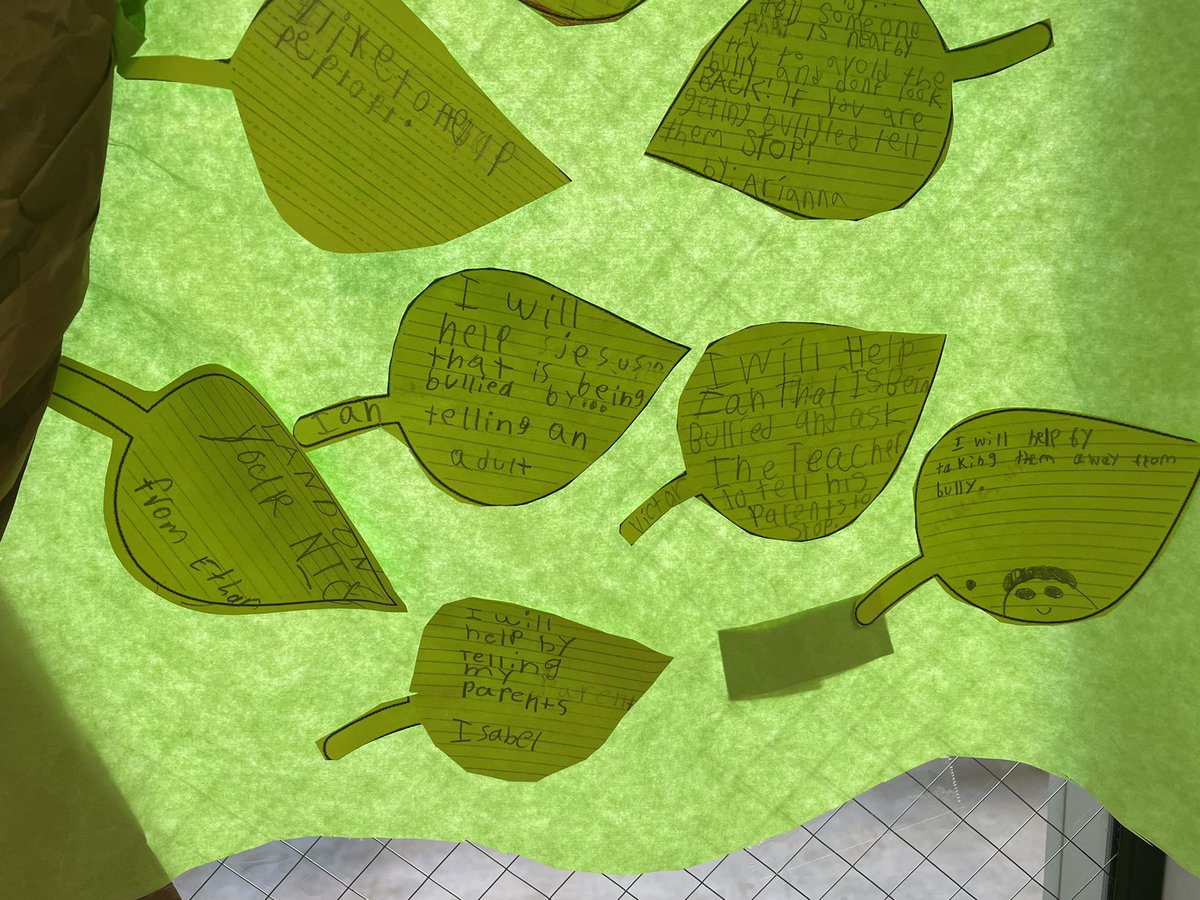 My friends <a href="/HISDMontgomery/">Montgomery Elem.</a> celebrated #UnityDay2022 by creating a Unity Tree where they shared how they can support a friend that is being bullied. Great Job! @SELHISD <a href="/HoustonISD/">Houston ISD</a> #unityeverywhere