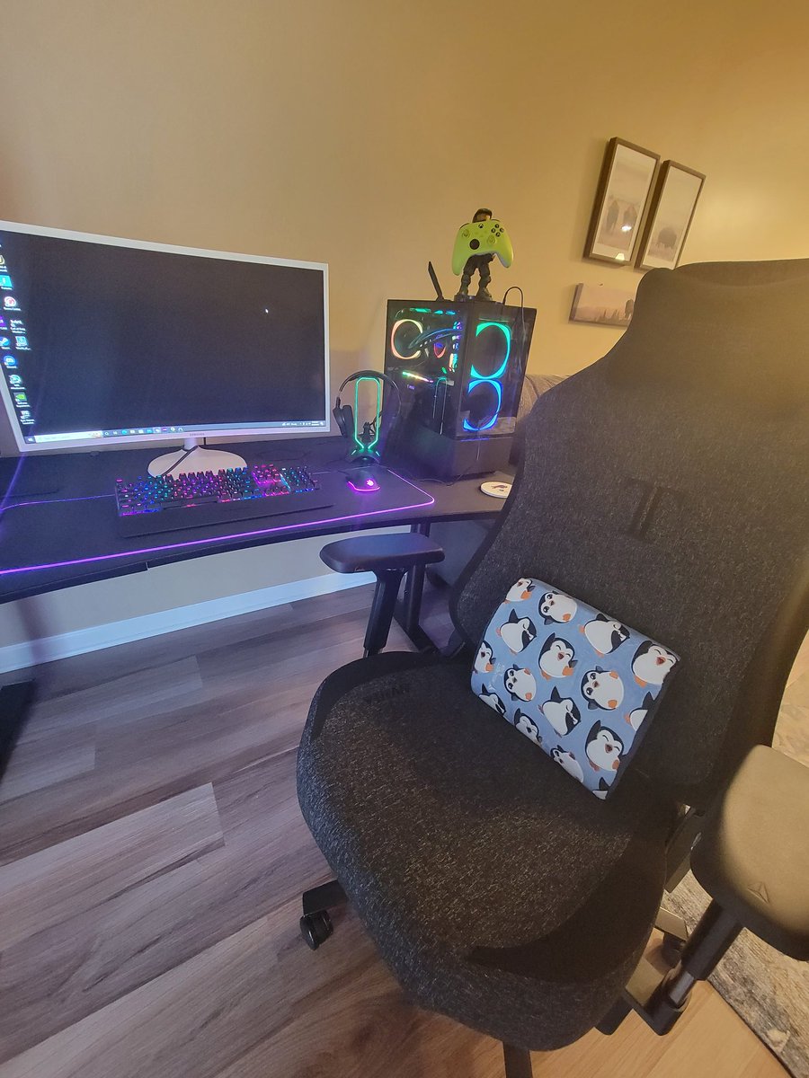 FDButters's tweet photo. #Secretlab https://t.co/SbX3WP96SN