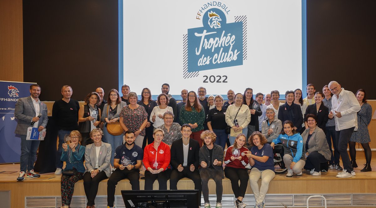 ffhandball's tweet photo. Retour en images sur le Trophée des clubs organisé par la FFHandball 🏆
17 clubs lauréats se sont rassemblés à la Maison du handball pour une remise de prix sur les différents appels à projet de la Fédération sur la saison 2021 - 2022 autour de 5 pratiques du handball 🤾‍♂️ https://t.co/3rbCDZIZvH