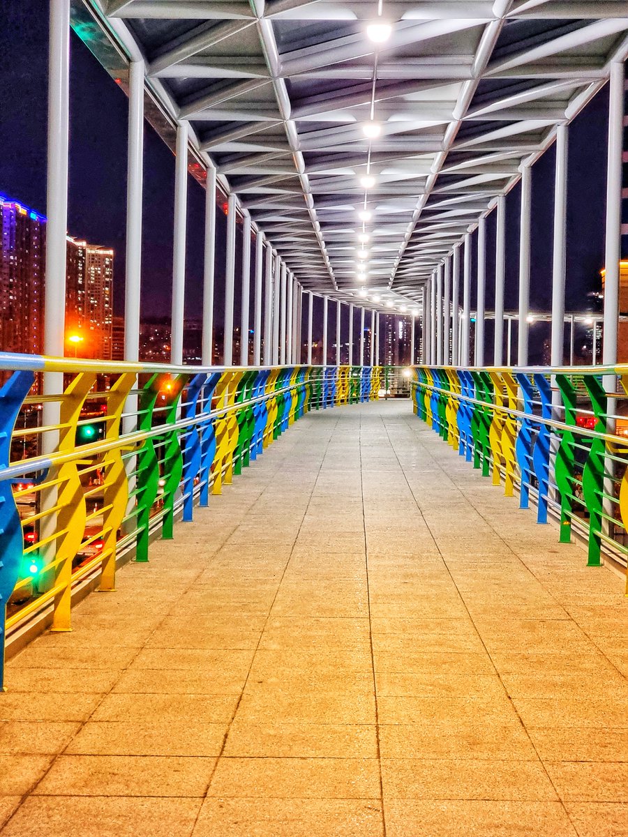 IamCalmy's tweet photo. Day 2
Having fried fish in dinner and Walking around to explore.....
Construction underway for #WorldExpo2030
A theme street #TexasStreet
Beautiful pedestrian #Bridge
#KSCE2022 #KSCE_CIVIL_EXPO #Busan #MobilePhotography #NaturePhotography https://t.co/orC08JCyxh