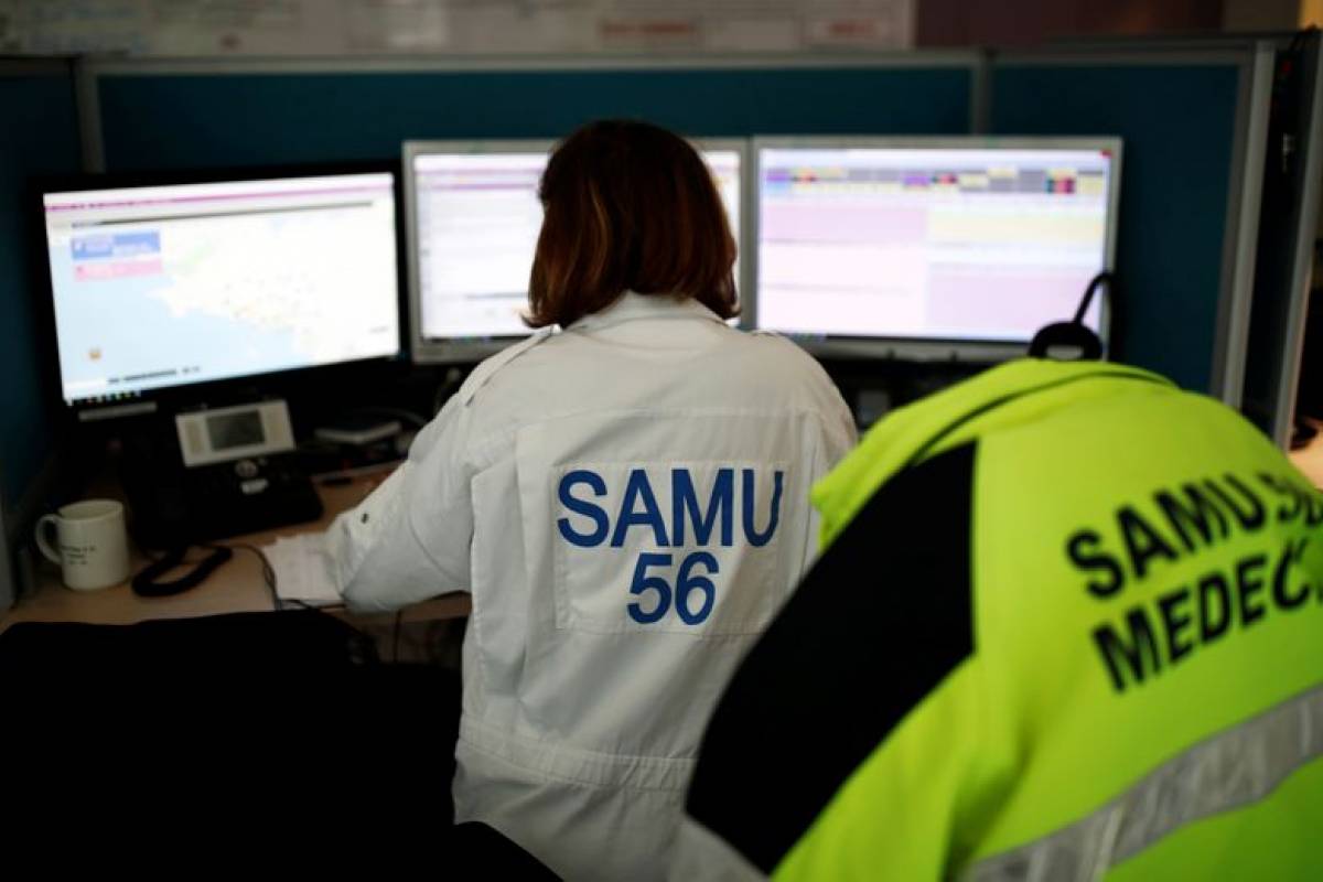 AFARM_SAMU's tweet photo. [ 🚨🚨🚧 #Panne - #SAMU56 🚧🚨🚨]

 #samu29 #samu22 #samu35 #ARM #CRRA15 #regulationmedicale 

Le #CHBA de #Vannes rencontre une panne électrique majeure avec des inondations sur les installations électriques.
https://t.co/2Cj1i0AbM4

À suivre.
Bon #courage aux collègues. https://t.co/DaeDwzjB1Y