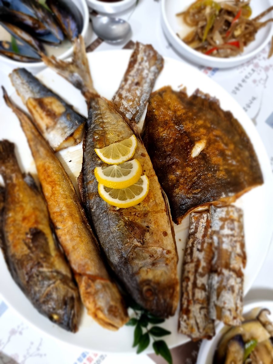 IamCalmy's tweet photo. Day 2
Having fried fish in dinner and Walking around to explore.....
Construction underway for #WorldExpo2030
A theme street #TexasStreet
Beautiful pedestrian #Bridge
#KSCE2022 #KSCE_CIVIL_EXPO #Busan #MobilePhotography #NaturePhotography https://t.co/orC08JCyxh