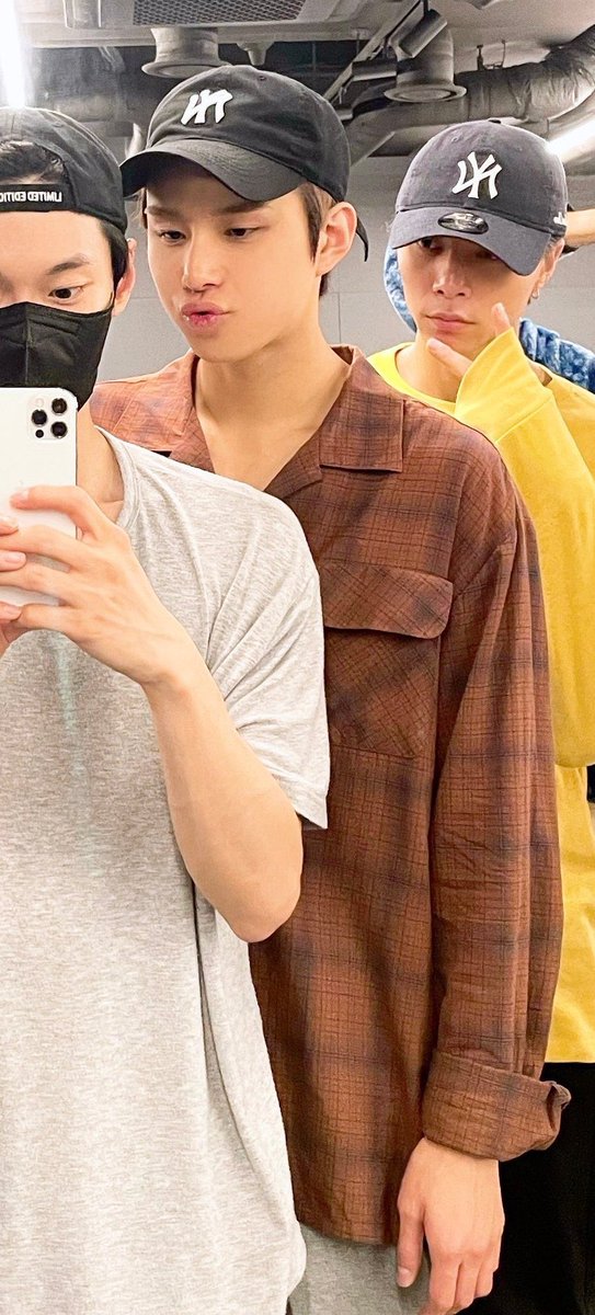 The_Twory's tweet photo. 옷 오래 입도록 관리하는거 생각보다 어려움..
계절에 맞게 입었다가 안 입을때는 세탁하고 옷걸이에 걸어놓거나 깔끔하게 접어서 넣어둬야됨..
멋지다... https://t.co/EZHOfafkIA