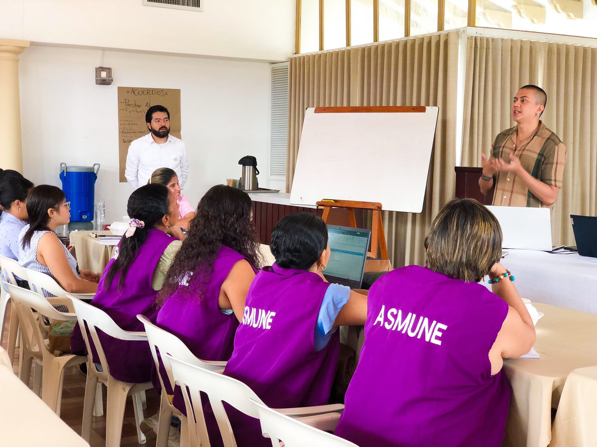 APCColombia's tweet photo. #AEstaHora desde #Caucasia participamos en el seguimiento del intercambio #ColCol “Encuentro subregional de intercambio de experiencias en buenas prácticas de Gobernanza entre organizaciones de municipios PDET” con @RenovacionCo y #ColombiaTransforma. 🇨🇴 https://t.co/h5JGplD3rf