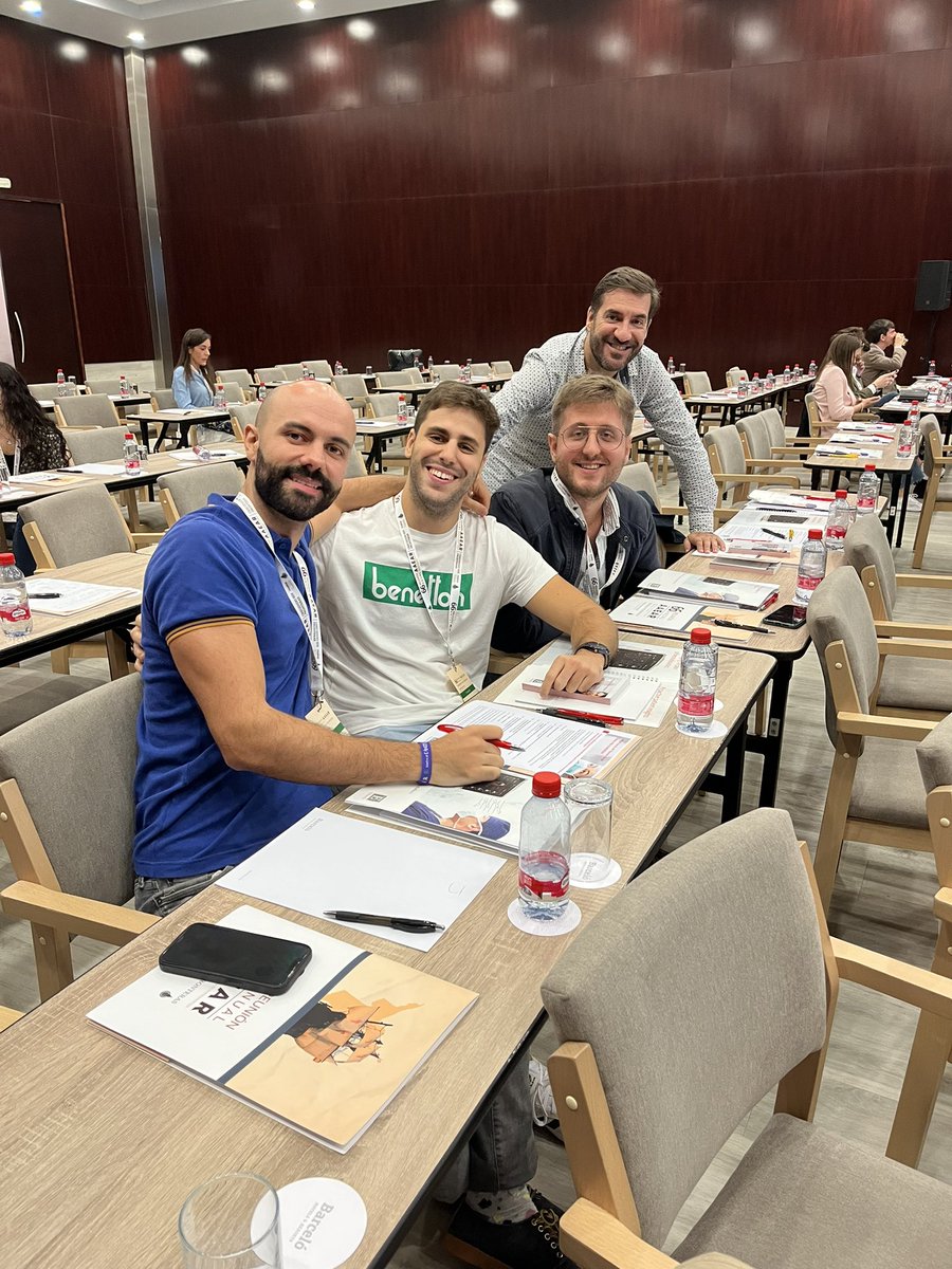 Parte de nuestros residentes de <a href="/AnestesiaHUVR/">Anestesia HUVR</a> representando a <a href="/HospitalUVRocio/">Hospital Universitario Virgen del Rocío</a> en la 66 Reunión Anual de la AAEAR que se celebra estos días en Huelva. Grandes congresistas, mejores personas. 🫶🏽

#SomosHUVR <a href="/aaearanestesia/">aaear</a>
