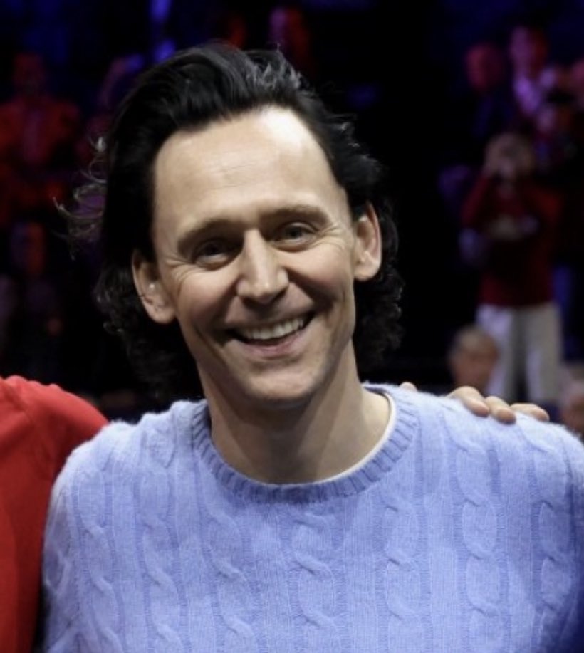 djokeres's tweet photo. the most recently saved british person in your gallery is the new prime minister, go https://t.co/kpiJDaqf7H