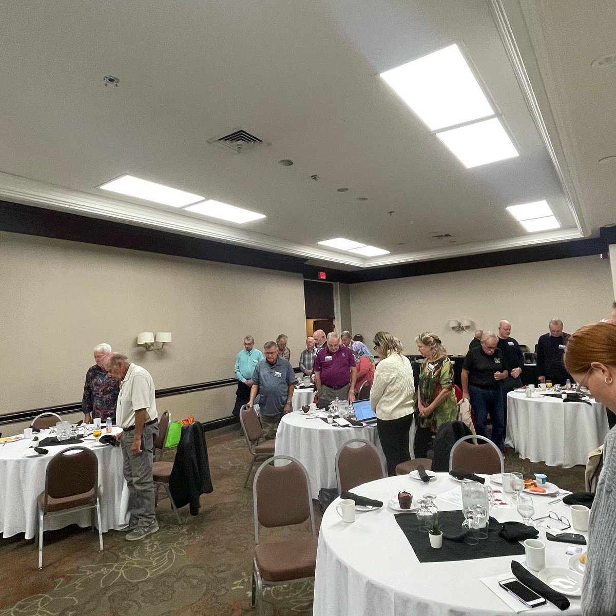 We are very sorry to learn the loss of Rotarian Bill Clarkson spouse Dorothy. A moment of silence was observed. 

Ken &amp; Kendra shared their love and passion for outdoors. An epic 1,000 km hike on Bruce Trail. Great video 🙏🏼
#rotary #rotarian #burlon #burlont #oakville #hamont