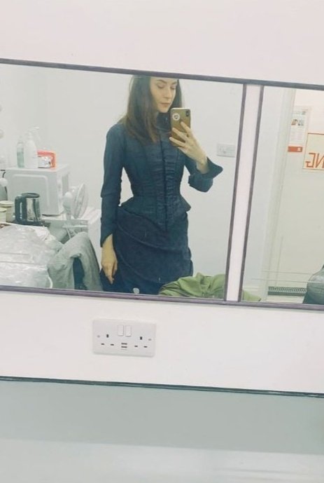 VAfandomUSA's tweet photo. Selfies of Guardian Alberta Casey (Jennifer Kirby).
#RenewVampireAcademy 

👉 STREAM episodes 1-9 of
#VampireAcademy NOW:
On #PeacockTV

📺🩸🧛‍♂️🗡️🧟‍♂️👊🌹💜🛡💫🔥💧
ICYMI: I'll be posting news
for the cast &amp; the #VAseries! #VATVshow #VAfamily https://t.co/KktUTw5Fmv