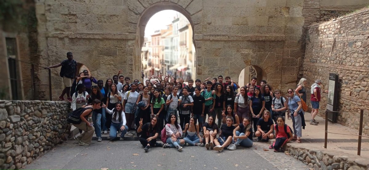 iesguadalquivir's tweet photo. Actividades del intercambio entre nuestro centro y Collège Guynemer, de Nancy (Francia). El alumnado ha disfrutado de actividades tanto en el centro, como en nuestra ciudad y en Granada #CompartiendoExperiencias 
https://t.co/lr5n8wd9pk https://t.co/fK5EYkKBU9