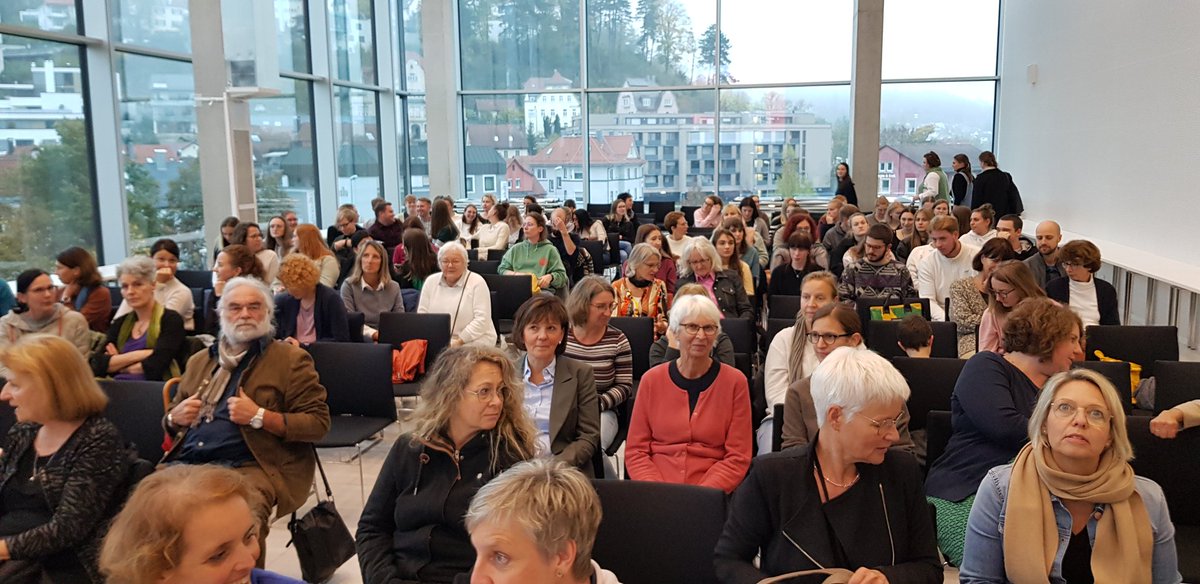 Wir sind alle sehr gespannt. In 2 Minuten gehts los!
Franziska Schutzbach spricht an der @dhbwhdh über die Erschöpfung der Frauen.
#Frauenwirtschaftstage