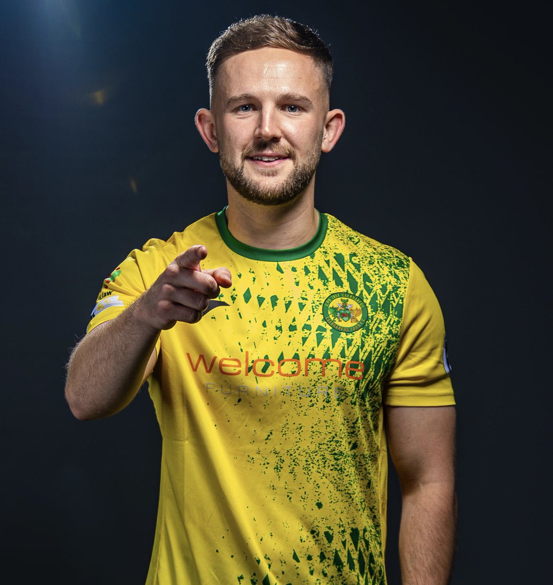 Yn ein rhaglen y gêm nos fory, fydd na diweddariadau am ein tîm o dan 19 ac ein tîm y merched, lluniau o photo shoot ni gyda Acey Media a cyfweliad unigryw gyda Gruff John! 
Mae'r rhaglen am ddim ac ar gael 'online' ar ein tudalen facebook a cyfrif Twitter 💛💚 #UnClwb