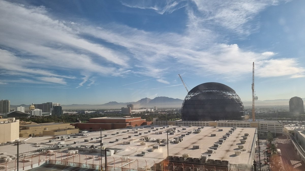 SteveDockar's tweet photo. Toto, (for the first time in a while) I've a feeling we're not in Yorkshire any more... https://t.co/HpBSSnNic2