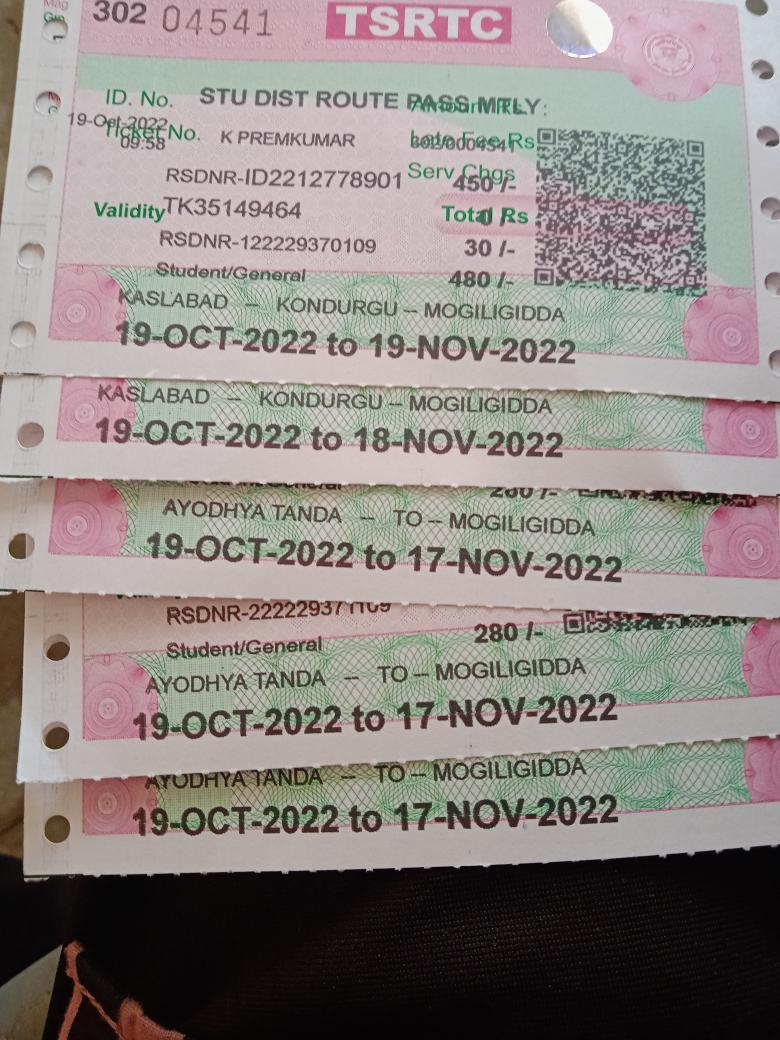 TSRTCDRIVERS's tweet photo. అన్నీ పాస్ లు ఒక్కేరోజు ఒక్కే టైం లో తిపించుకున్న అన్ని వేరు వేరు  డేట్స్ వచ్చాయి. ఇచ్చే విద్యార్థులకు పాసులు కూడా సరిగ్గా ఇయ్యరా ఇదేం తెలంగాణనో ఏంటో https://t.co/sM71W7CHMX