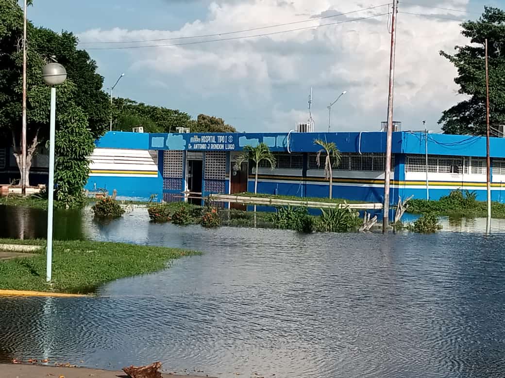 esteninf's tweet photo. #URGENTE Clarines bajo el agua. Desde hace 15 días las comunidades Cruz de Belén y El Esfuerzo permanecen inundados, luego del desbordamiento del Río Unare. Piden ayuda urgente #20oct https://t.co/dodVMy6wvO