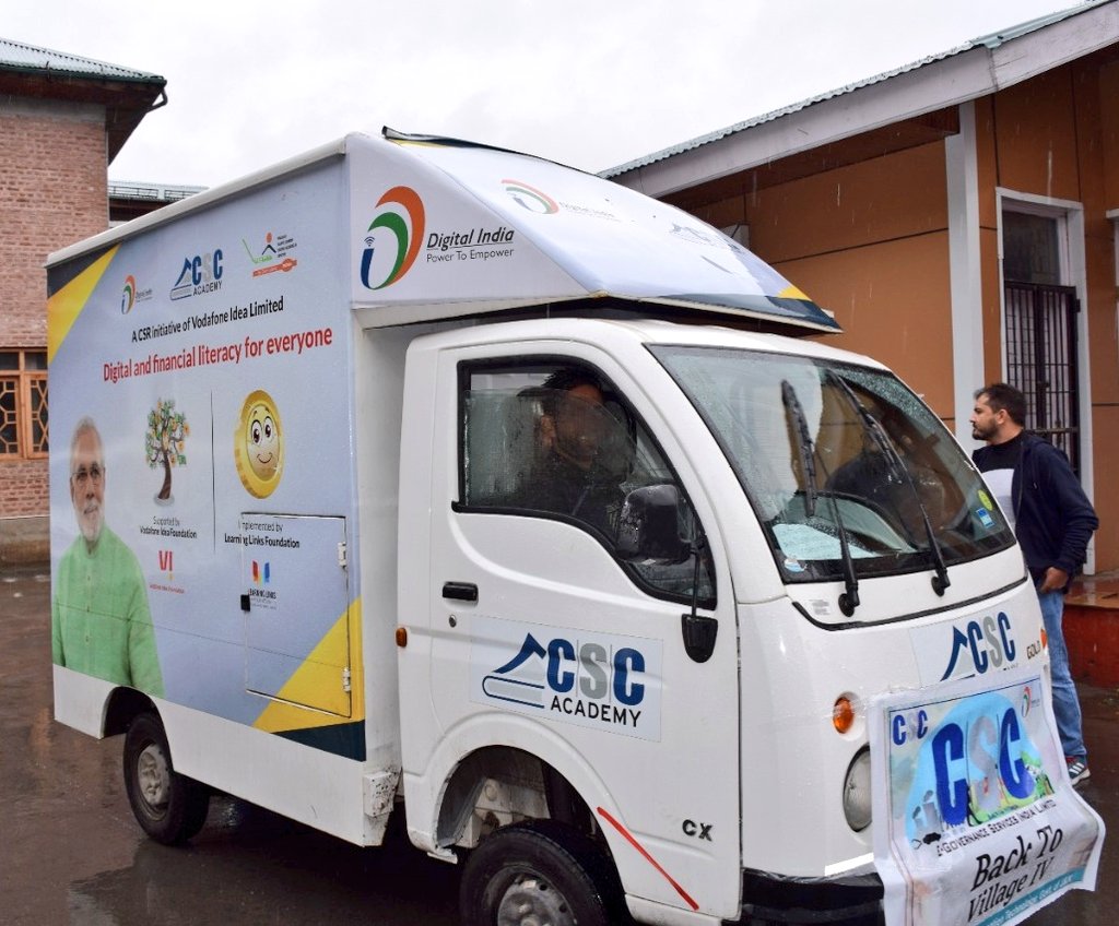 DC Budgam flags off CSC van for awareness generation about B2V4, Janbhagidari & online services “From Ayushman Bharat to PMKISAN, Van to provide number of services to people at their doorsteps” @diprjk @SyeedF22 @dicbudgam @ddnewsSrinagar