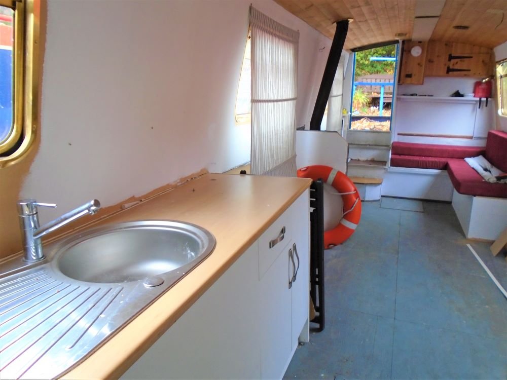 ABCBoatSales's tweet photo. Fall in love with Red Dove..https://t.co/TRpGw8ioHK  #narrowboat #Mon&amp;Brec https://t.co/cgX5BxYckH