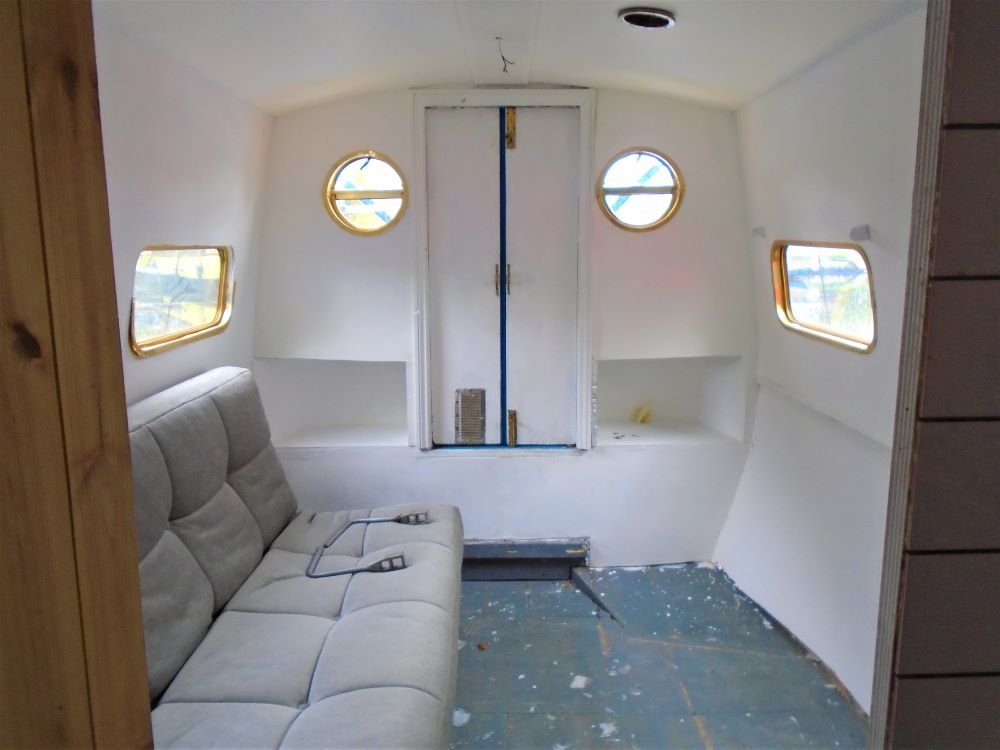 Fall in love with Red Dove..abcboatsales.com/boat-sales/red…  #narrowboat #Mon&amp;Brec