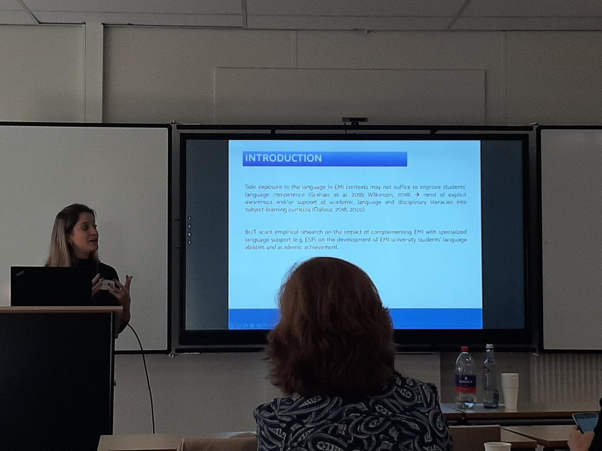 balbiina_MC's tweet photo. Such an important talk by Maria del Mar Sanchez-Pere at @IclheO on the positive effects of combining EMI-ESP on both #language_developmemt and #academic_performance 👏 https://t.co/g3H3Ff2dAU
