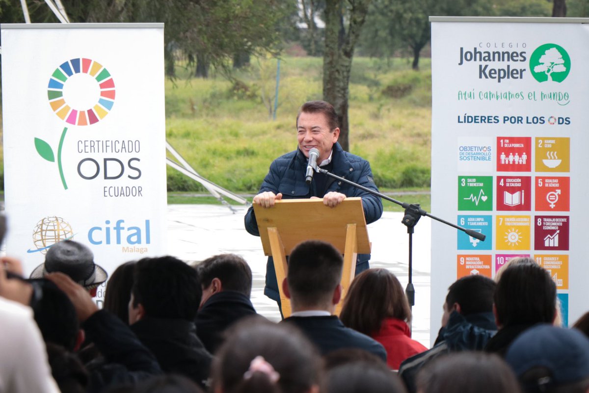 PabloPonce's tweet photo. Inauguramos el evento de Siembratón que tiene como objetivo: concienciar sobre reciclaje, consumo responsable y regeneración del planeta. Es gratificante que haya contribución de las empresas públicas y privadas; hasta el momento hemos logrado plantar 1’200.000 árboles.🌳 https://t.co/ya2k1vqZJb