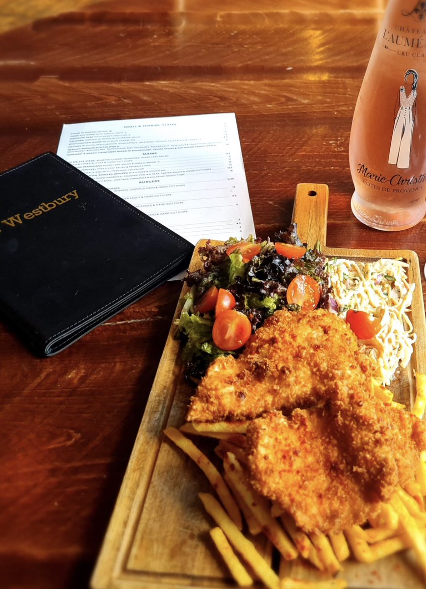 Winner winner chicken schnitzel dinner. 

Save on the washing up and enjoy a delicious meal with us this evening ✨

#thewestbury #thewestburypub #westburyn22 #chickensnitzel #fries #chicken #wine #thursdaynightdinner #turnpikelanepubs #turnpikelaneeats