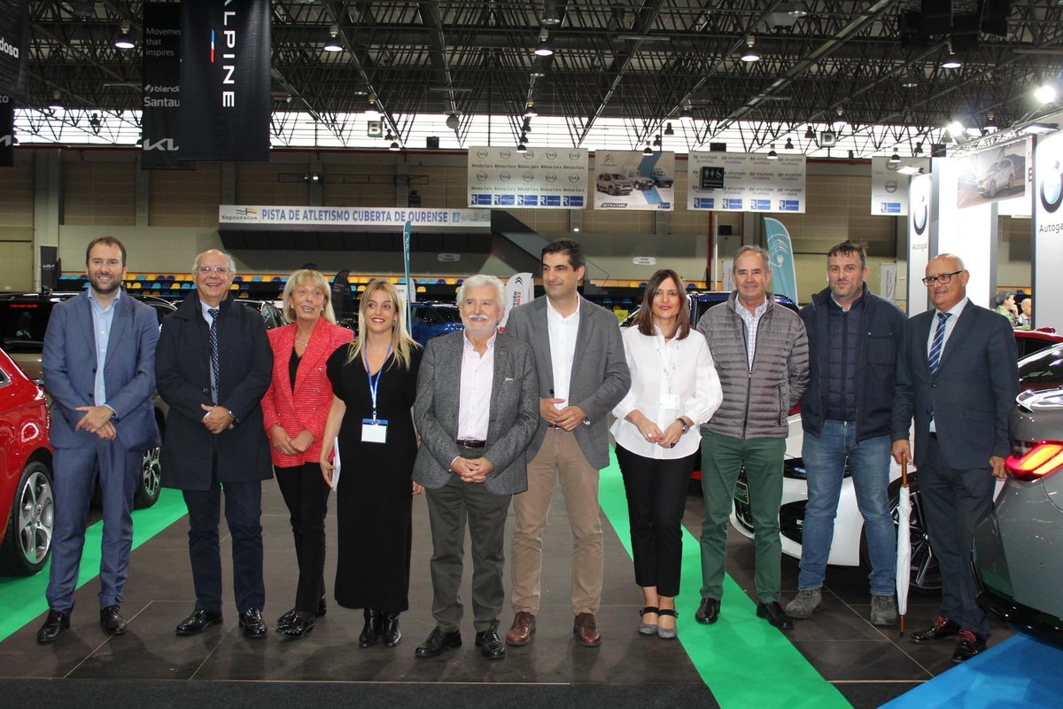 roslufe's tweet image. Inauguración e visita ao 13 Salón do Automóbil, organizado por @EXPOURENSE e ACAUTO, colaboración da @DeputacionOU. #ACAUTO #SalónDoAutomóbil.