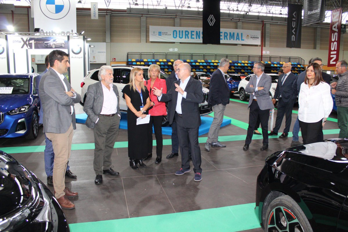 roslufe's tweet image. Inauguración e visita ao 13 Salón do Automóbil, organizado por @EXPOURENSE e ACAUTO, colaboración da @DeputacionOU. #ACAUTO #SalónDoAutomóbil.