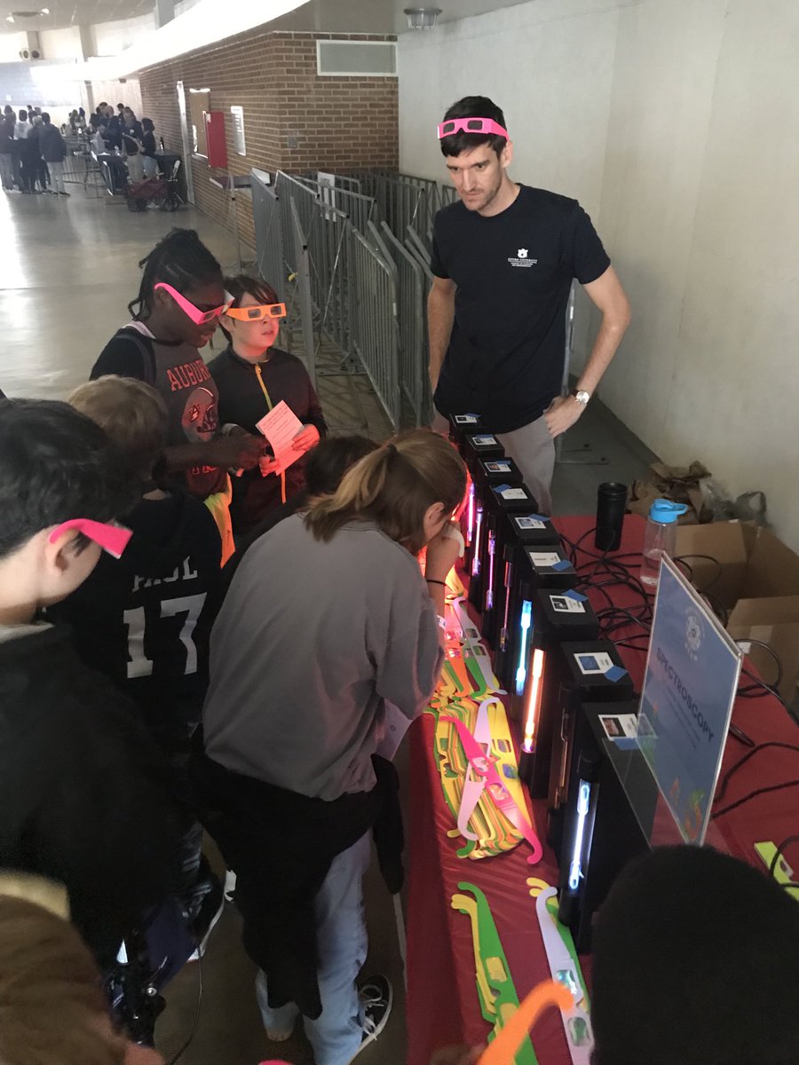 ewaldml's tweet photo. Hundreds of middle schoolers learning science #auburndestinationsrem https://t.co/fqbEVEcUhU